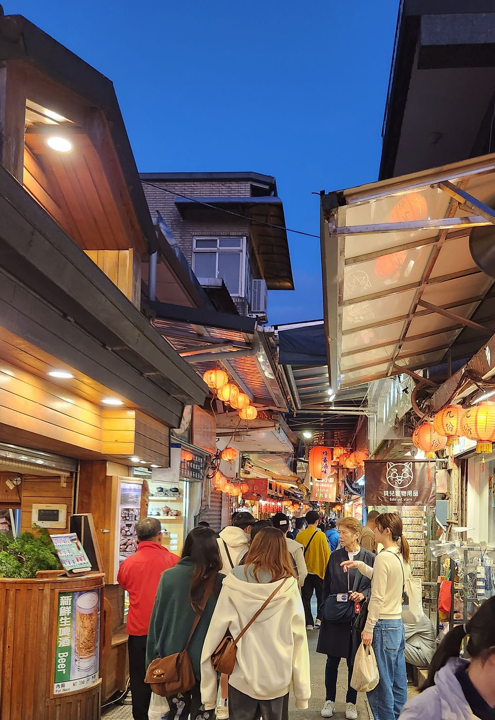 夜间繁华的九份老街