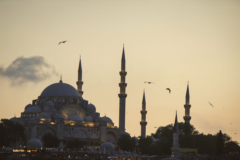 Stambuł jest piękny o każdej porze dnia, ale wieczorem nabiera cech filmowej dekoracji.