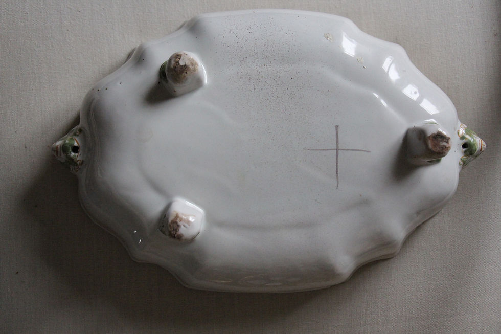 Thumbnail: Légumier en faience de Moutiers