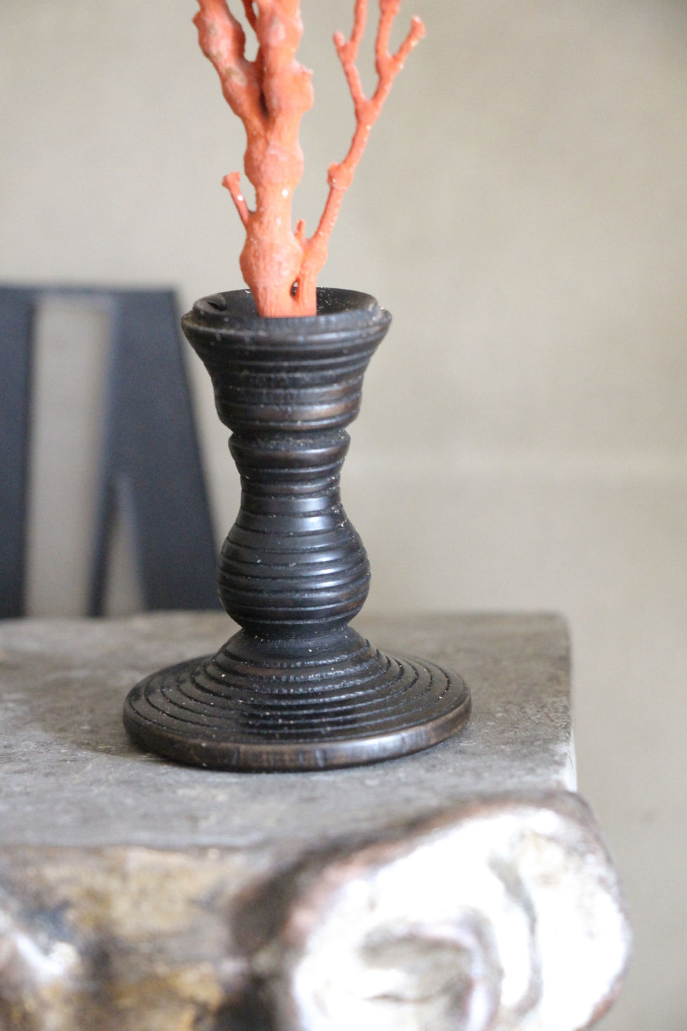 Thumbnail: Gorgones rouges sur socle
