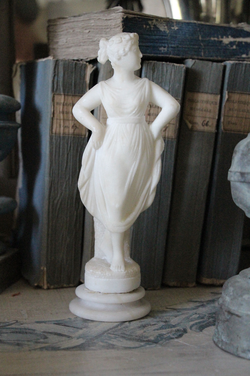 DANSEUSE EN ALBÂTRE