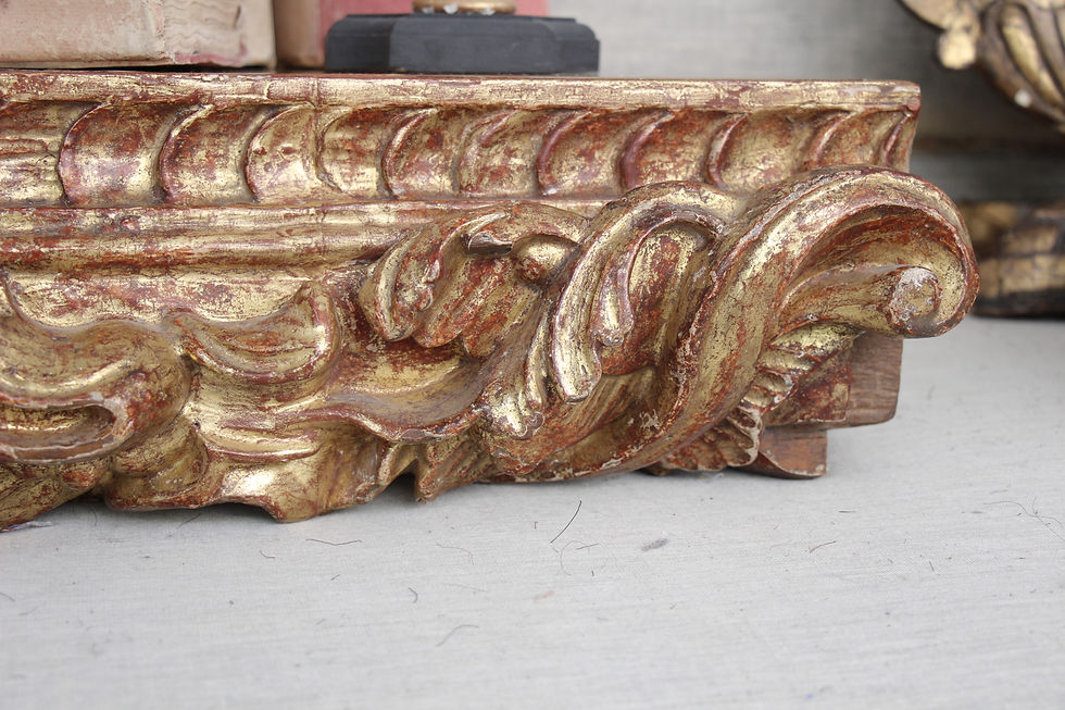 Thumbnail: 18th century golden shelf
