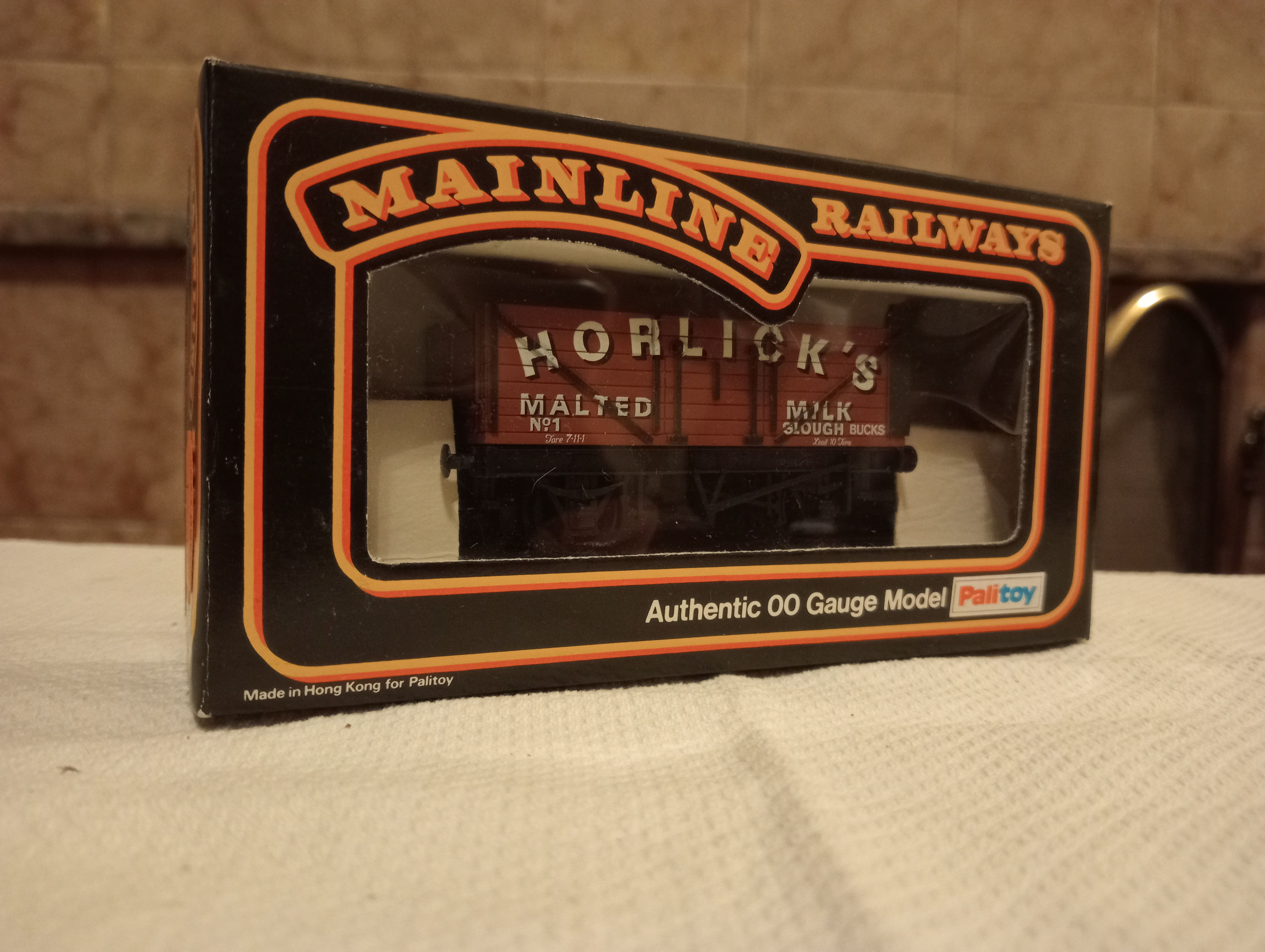 Mainline OO 'Horlicks' plank waggon