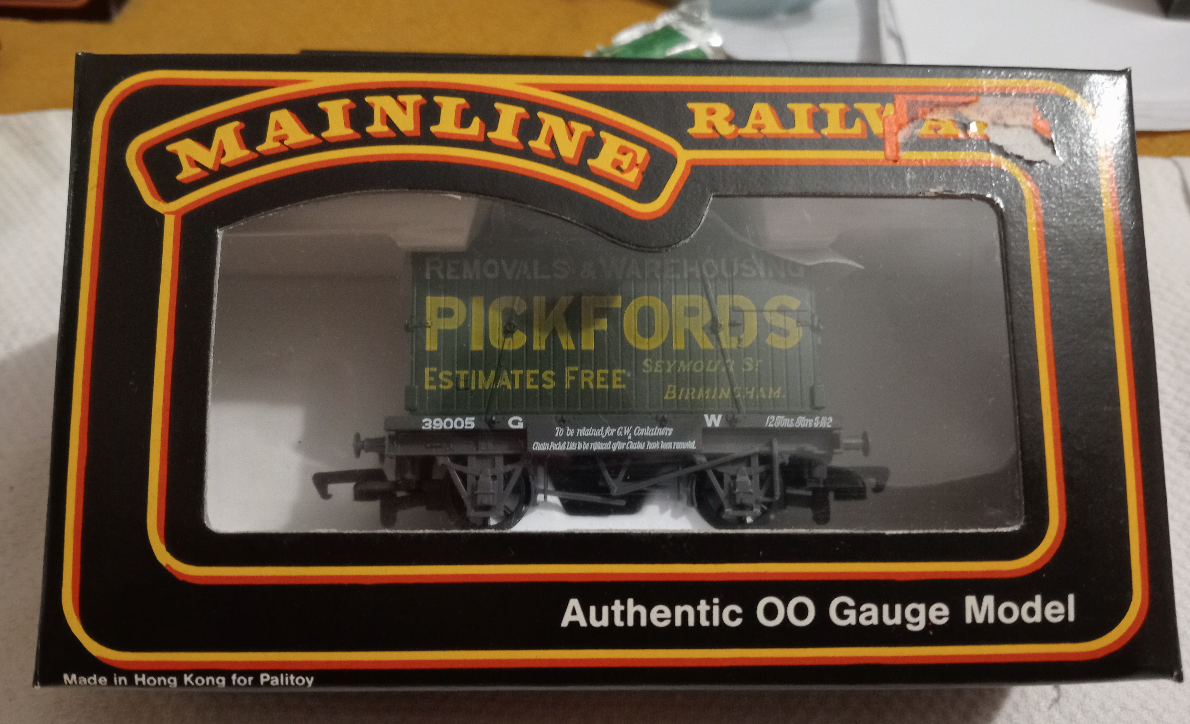 Mainline OO 'Pickfords' furniture container