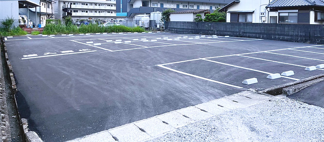 3駐車場_edited.jpg