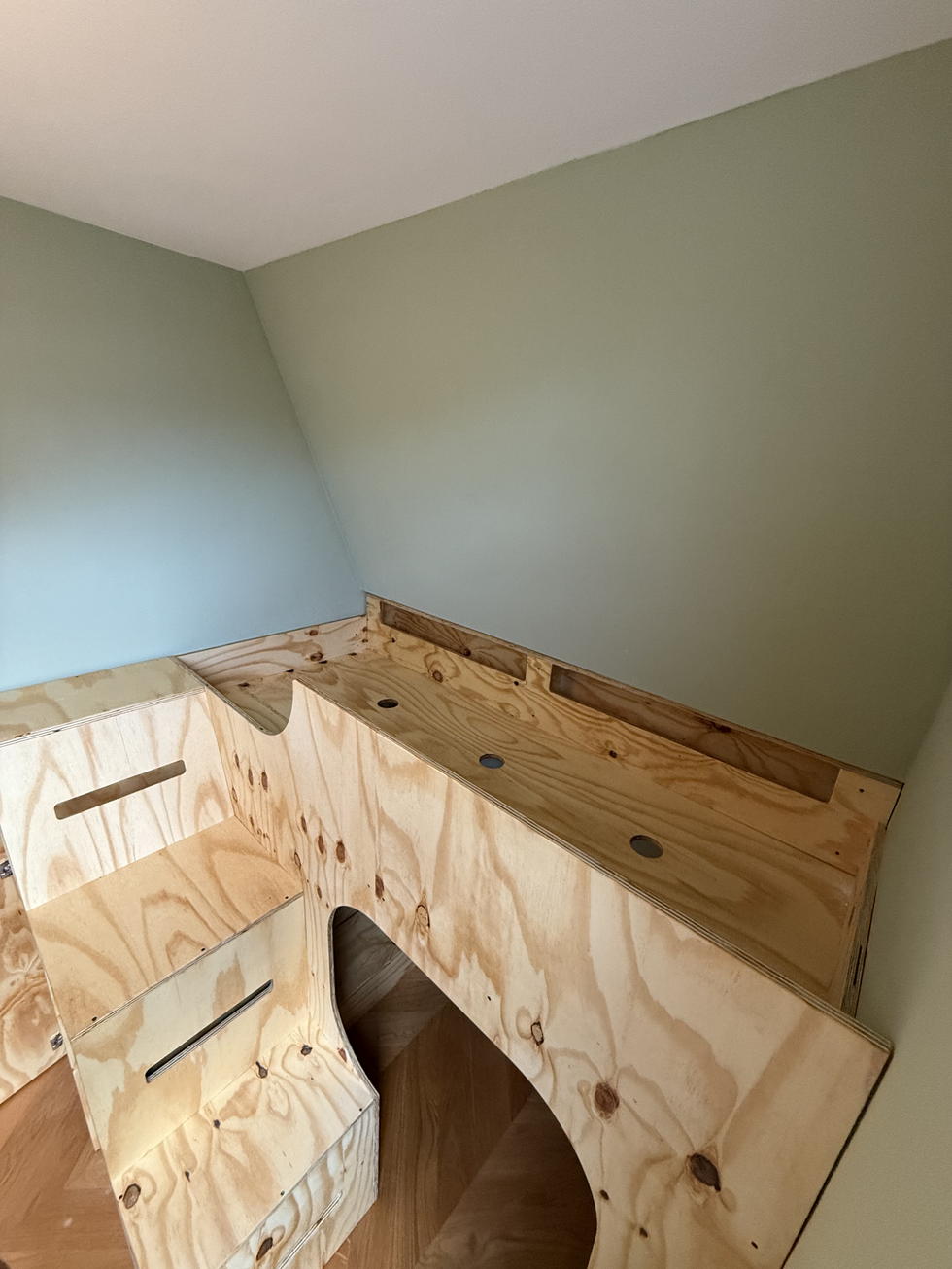 Multifunctioneel speels kindermeubel in kinderkamer