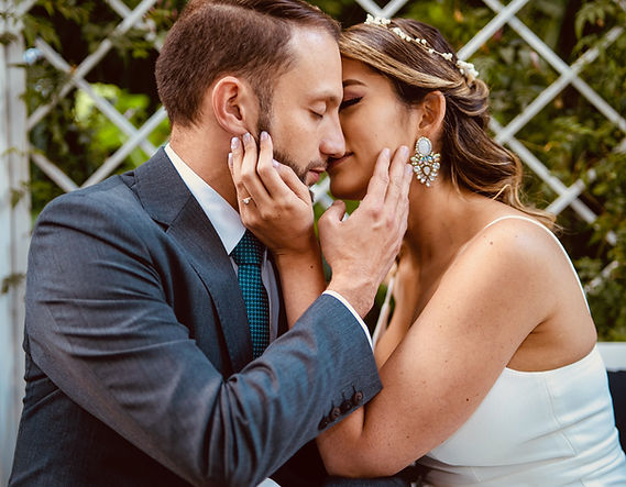 pareja de novios en su boda
