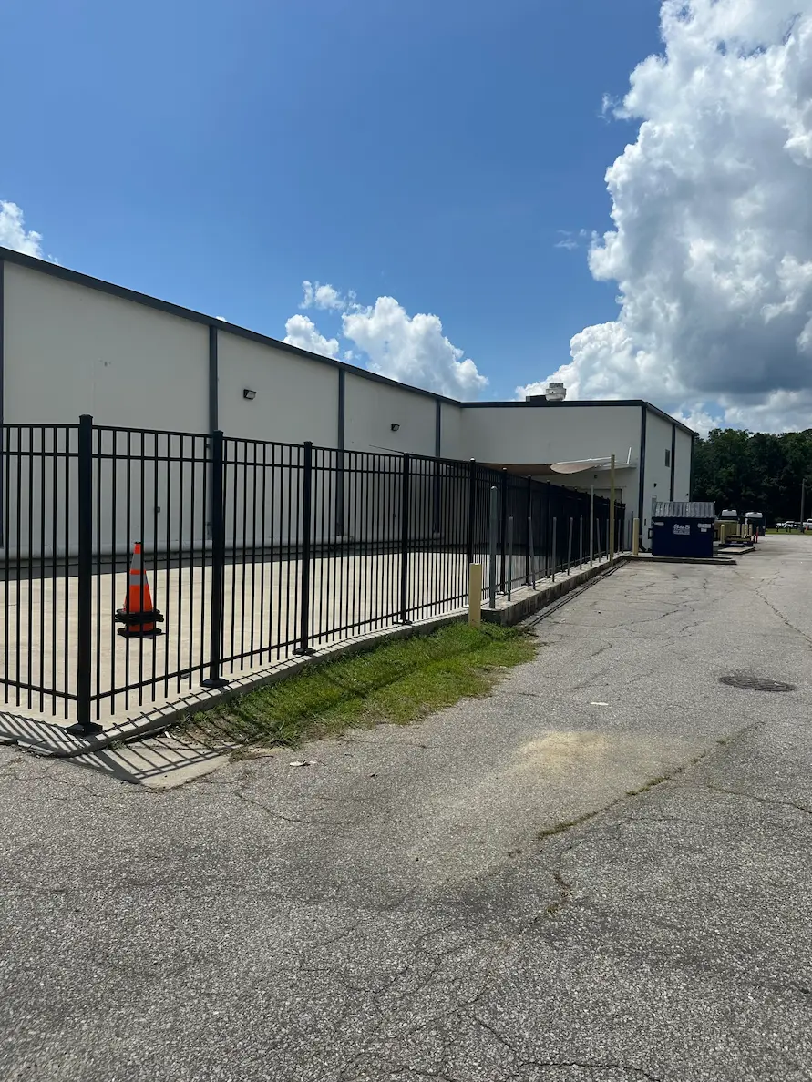 Aluminum fence installation 