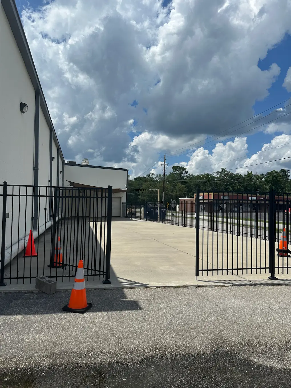 Aluminum fence installation 
