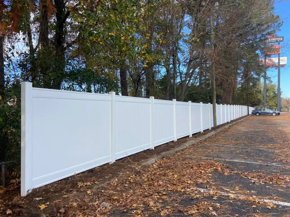 Vinyl-Fence-Installation 