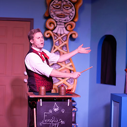 EC Hanna themed performance at Dicken's Christmas Towne