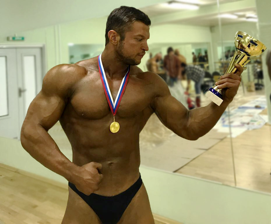 Чемпион России по бодибилдингу Александр Пульбере