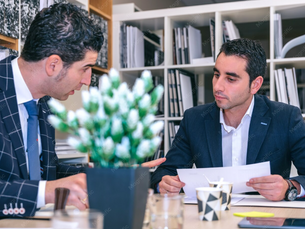 Why Businesses Trust Civil and Commercial Lawyers in Delhi