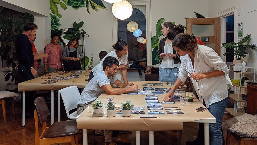 people playing fresk.webp