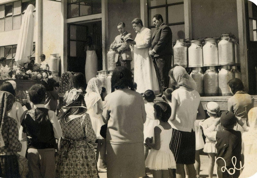 Autoridades e população reunidas na inauguração da ELA, celebrando a chegada de um futuro promissor.