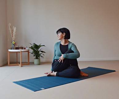 AngelaMurgia_yoga_druyoga_restorativeyoga_praktijkamelio_Oudsbergen_edited.jpg