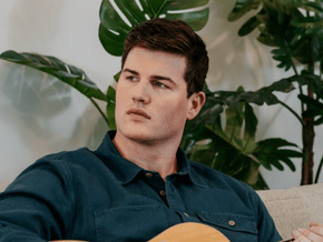 Raleigh Keegan Performs “Drink For That” & Chats with The Nash News