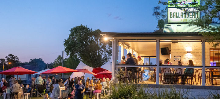 The side of the pub from the carpark looking towards the big beer garden