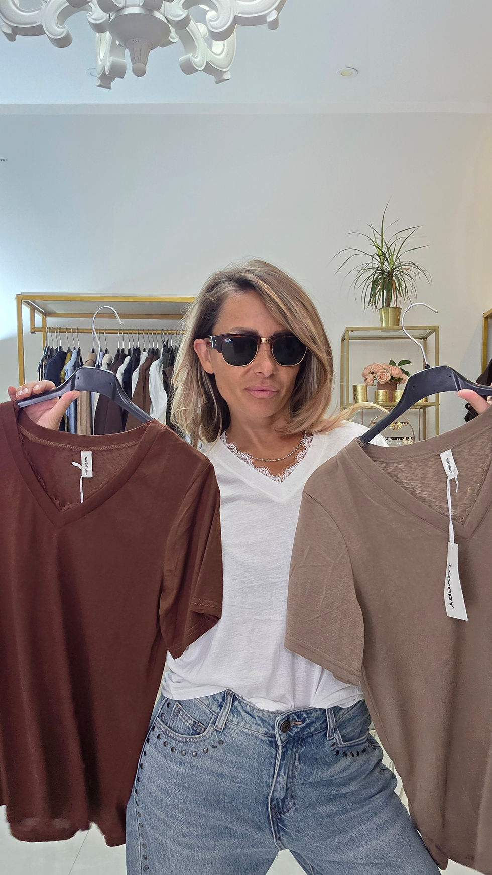 Miniatura: Shirt v con pizzo sul bordo