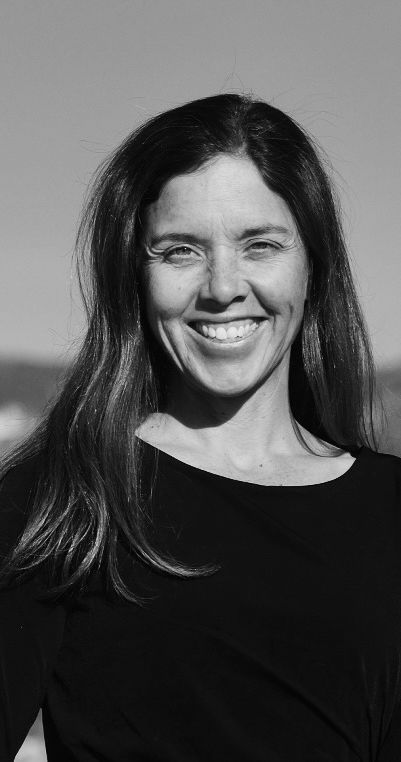 POLLY HEADSHOT_edited.jpg