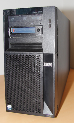 IBM System x3500 Front view