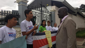 Cruickshank regaña a estudiante limonense: "Si estaba tan interesado ¿Por qué no vino antes?"