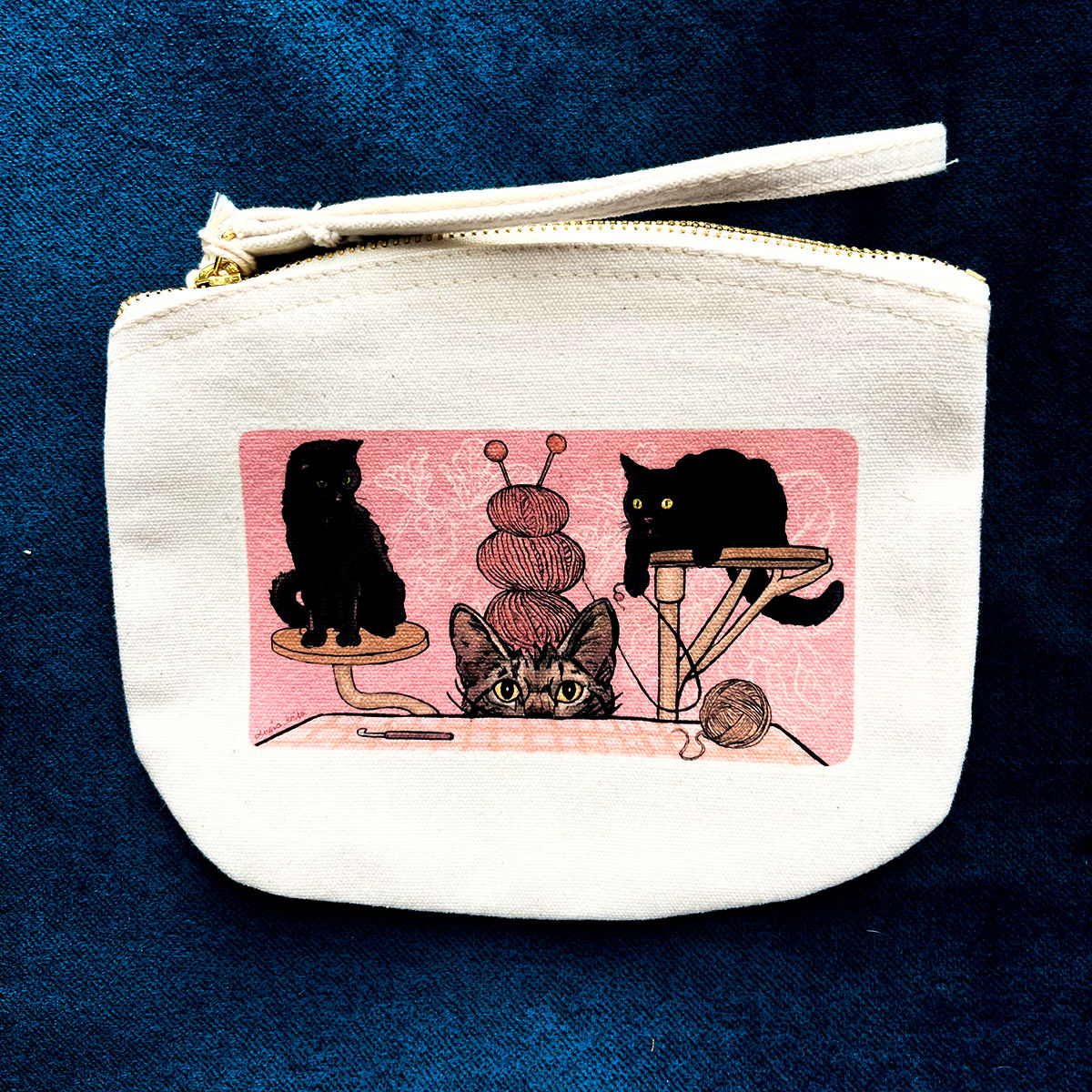 Kocie trio na walerianie