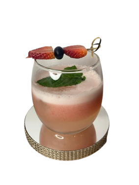 D Autor Caipiroska con vodka de frambuesa, fresa y limón – coctelería personalizada para fiestas.