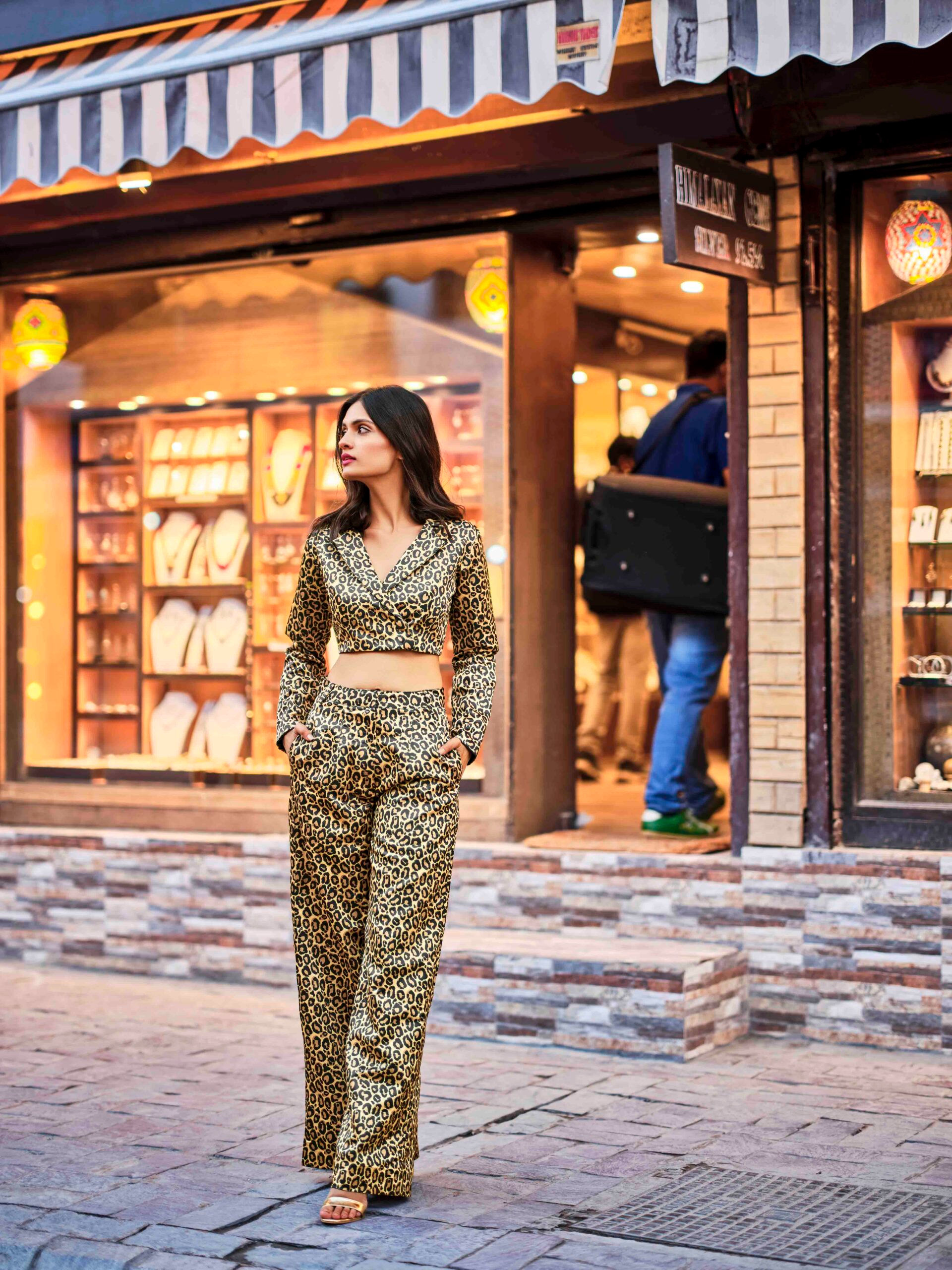 COORDS/BLZT.FP018/Ani.P COORDS BLAZERED CROP TOP WITH WIDE LEG CHEETAH PRINTED P