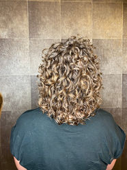 Type 3 krullen met ronde vorm bij krullenkapper Curly-Girl Delft