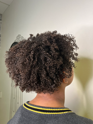 Natuurlijk type 4 haar na behandeling bij Curly-Girl Delft