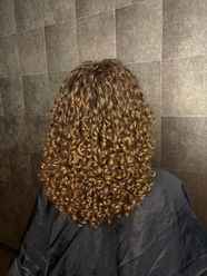 Lange gedefinieerde type 3 krullen bij Curly-Girl Rotterdam