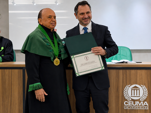 Dr. José Rodrigues Pereira Recebe Título de Acadêmico Honorário