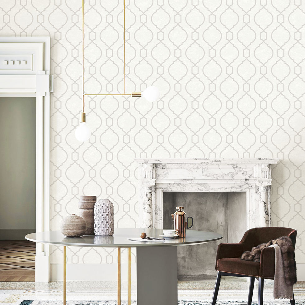 papel tapiz blanco con diseño geométrico plateado