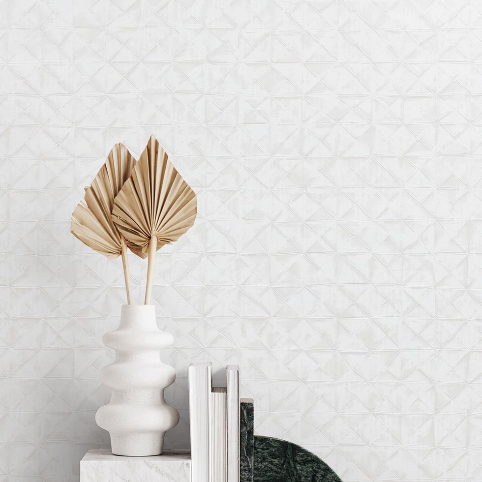 Papel tapiz blanco satinado con diseño geométrico