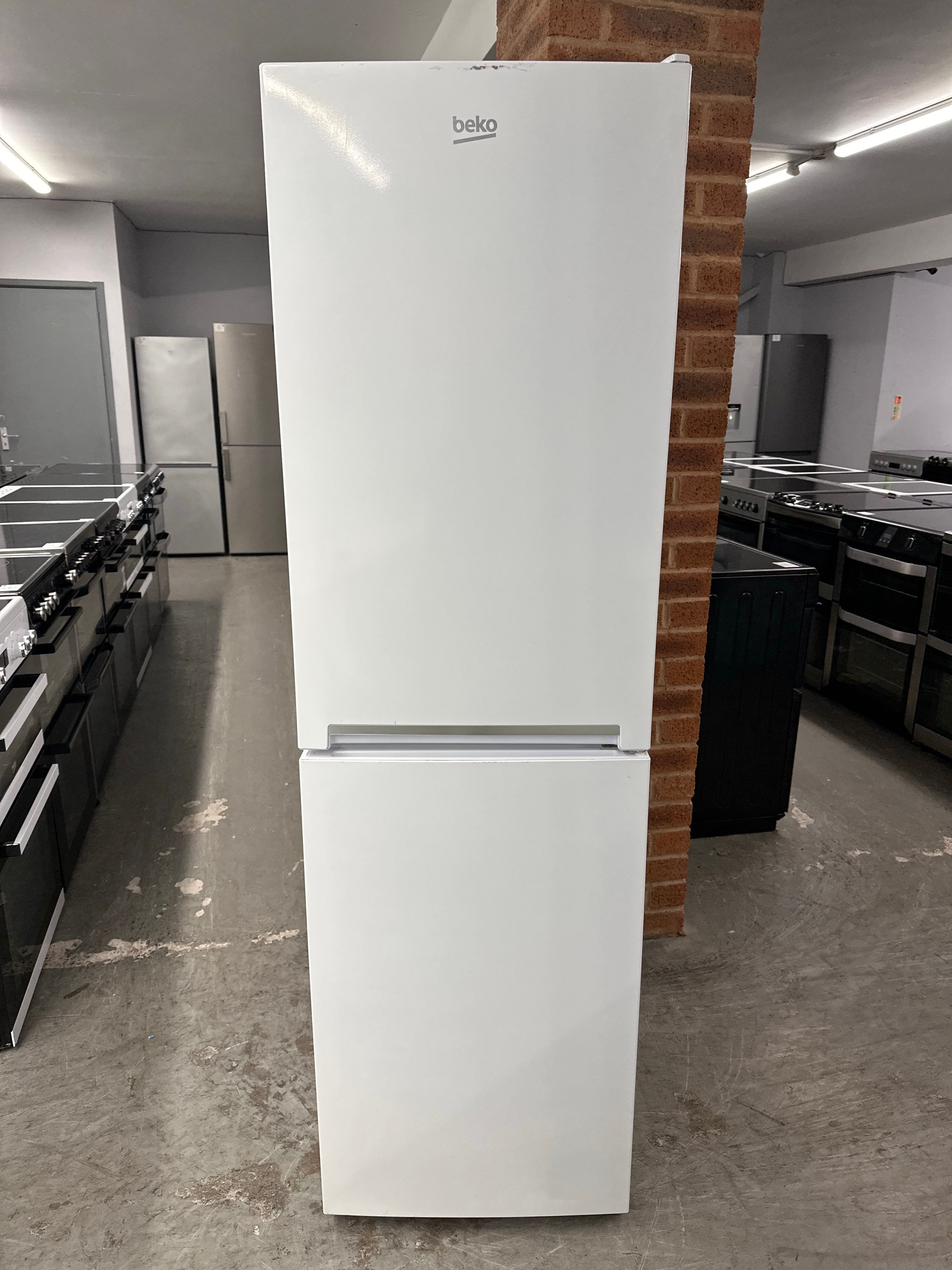 (433) Beko 50/50 Frost Free Fridge Freezer - CFG1582W
