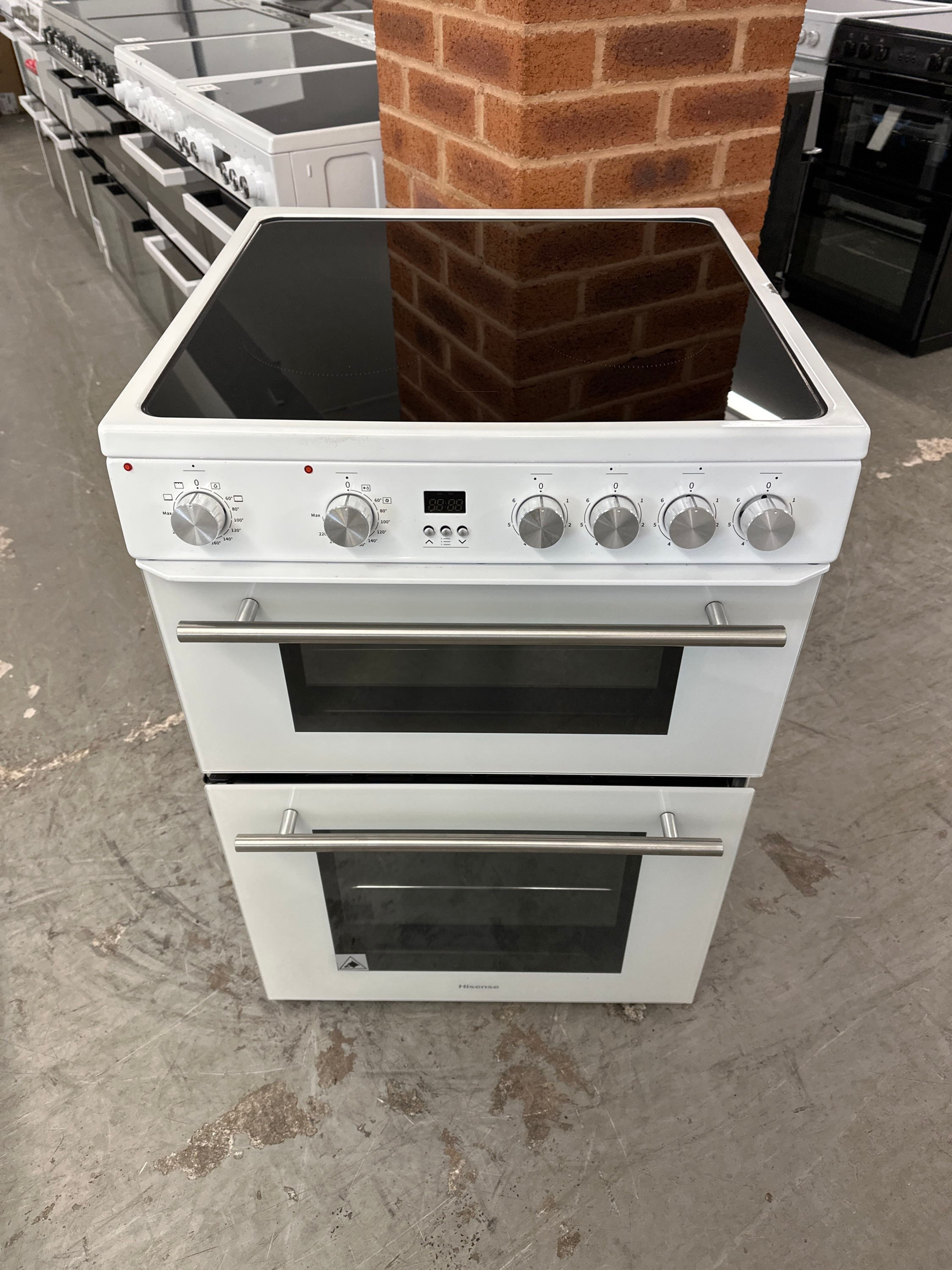 (175) Hisense 60cm Ceramic Hob Electric Cooker - HDE3211BWUK