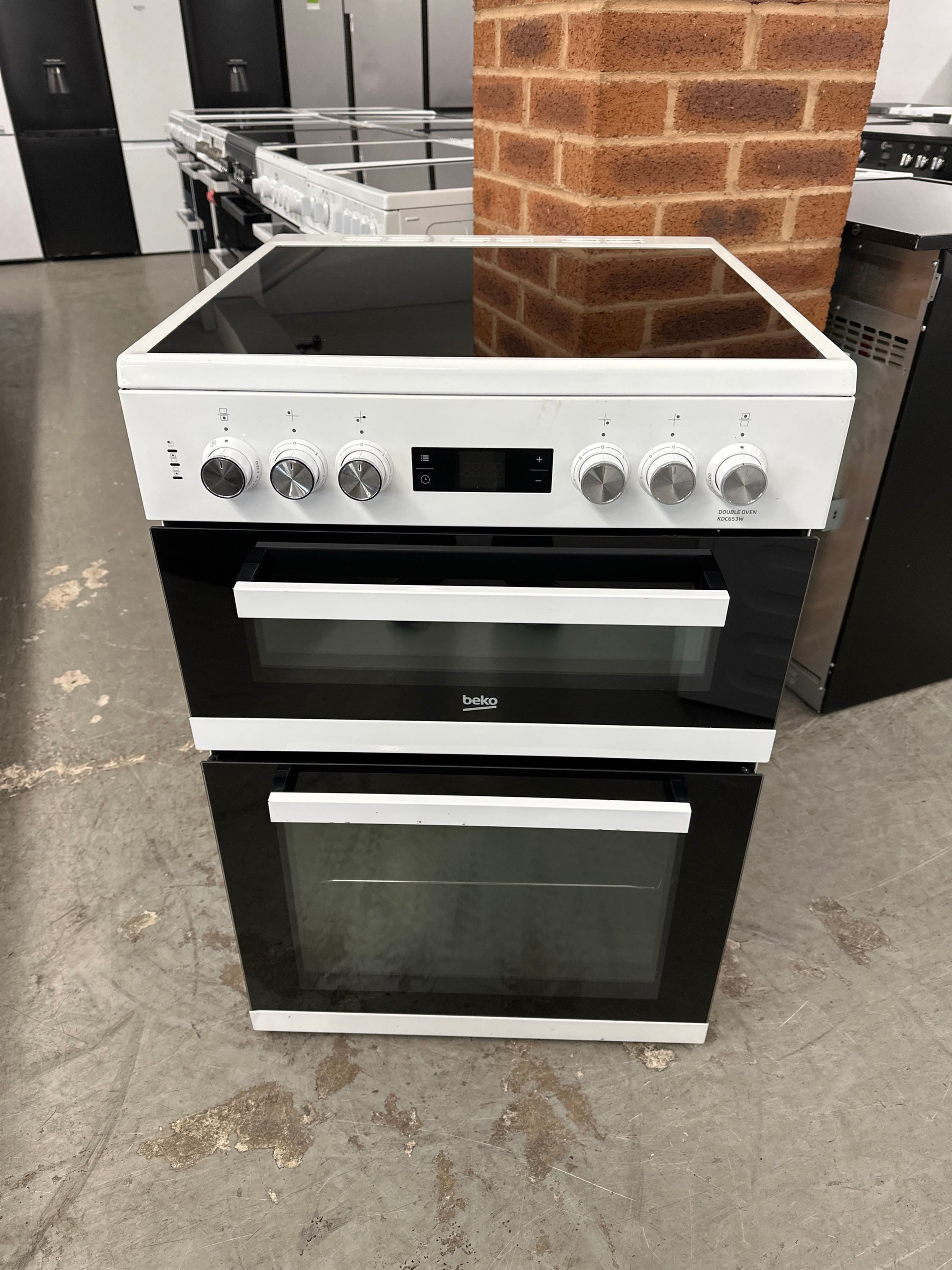 (559) Beko 60cm Ceramic Hob Electric Cooker - KDC653W