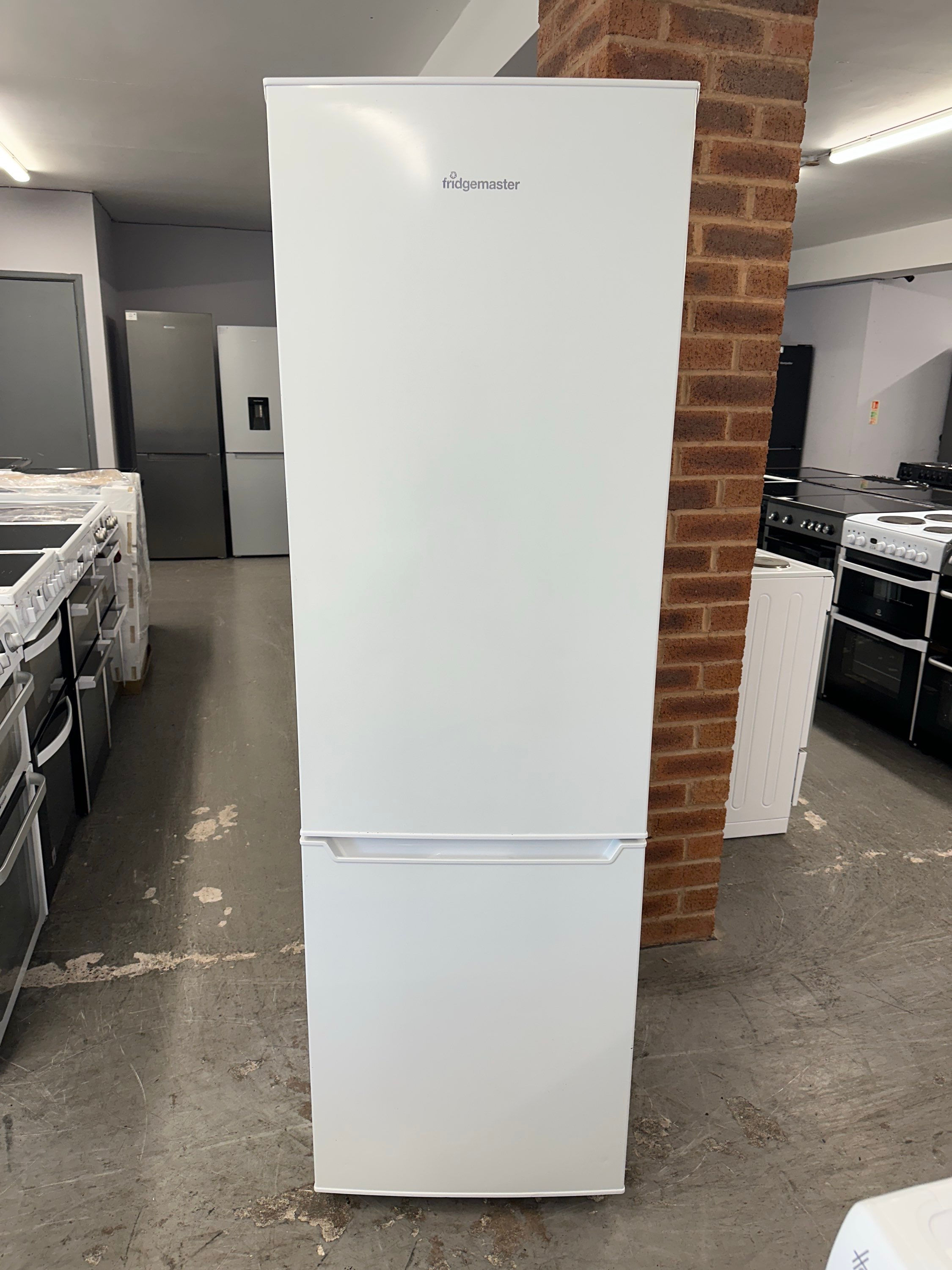 (939) Fridgemaster 70/30 Fridge Freezer - MC55264A