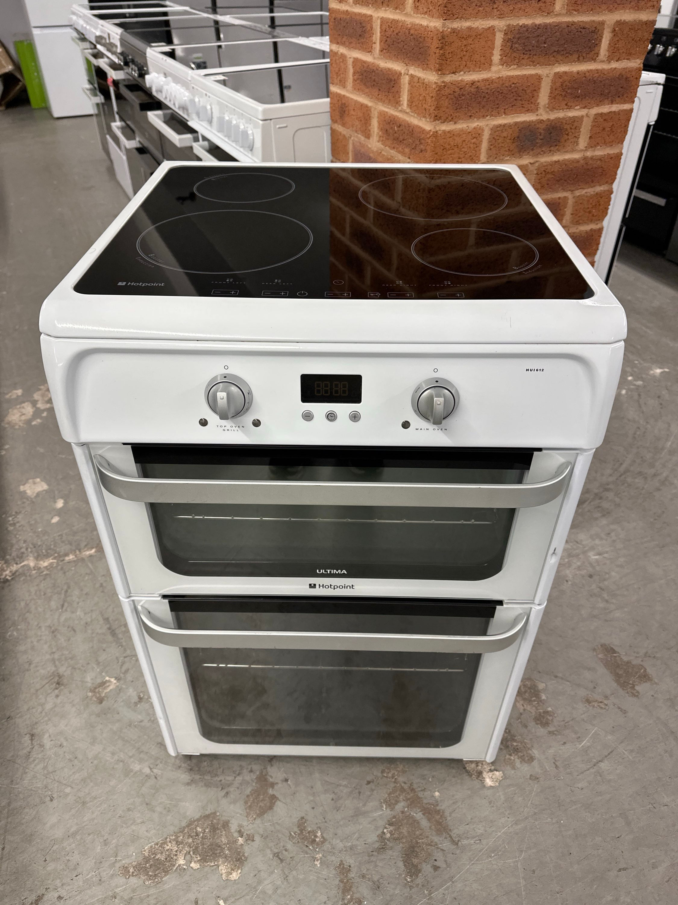 (538) Hotpoint 60cm Induction Hob Electric Cooker - HUI612