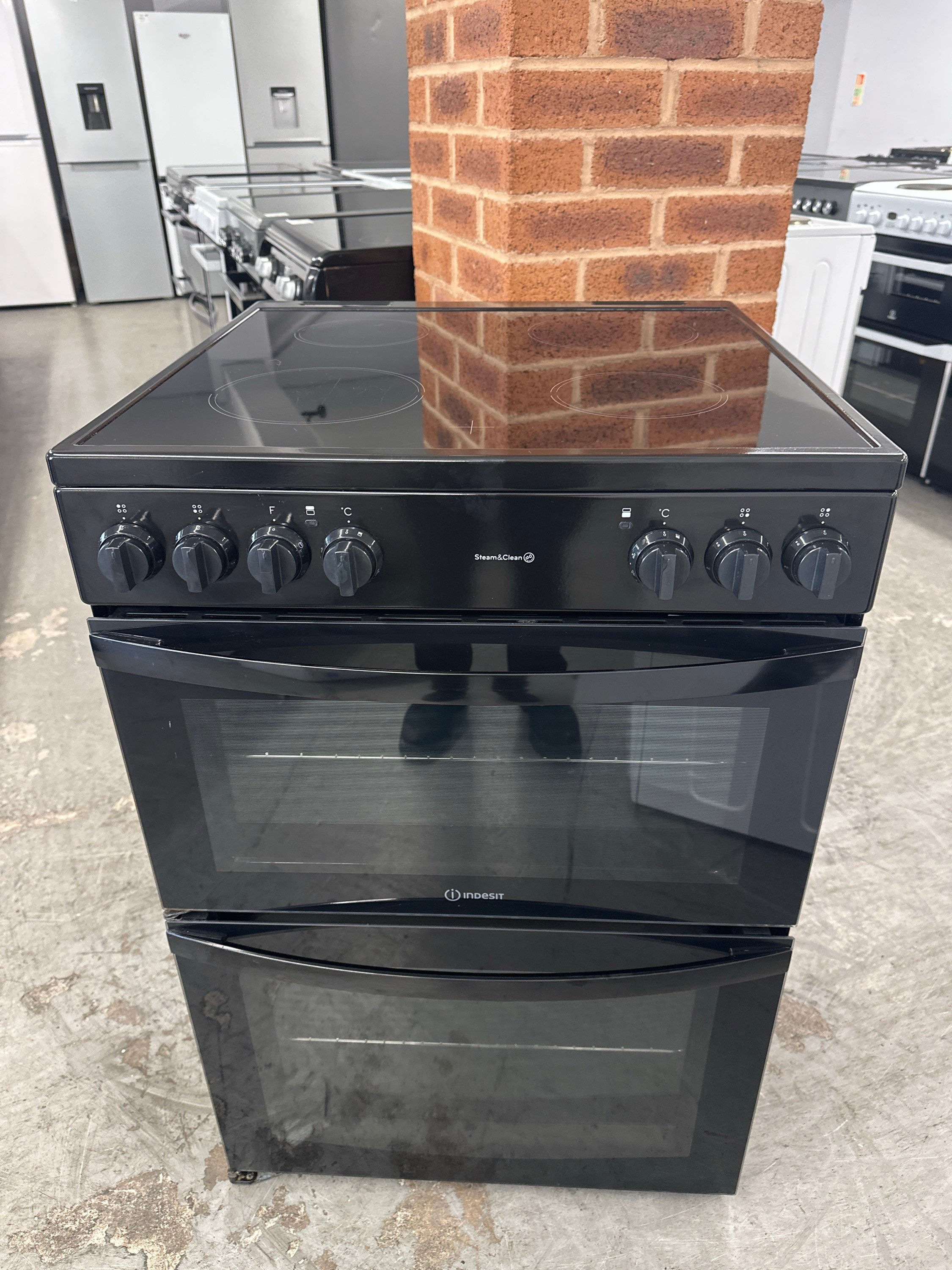 (930) Indesit 60cm Ceramic Hob Electric Cooker - ID67V9KMB/UK