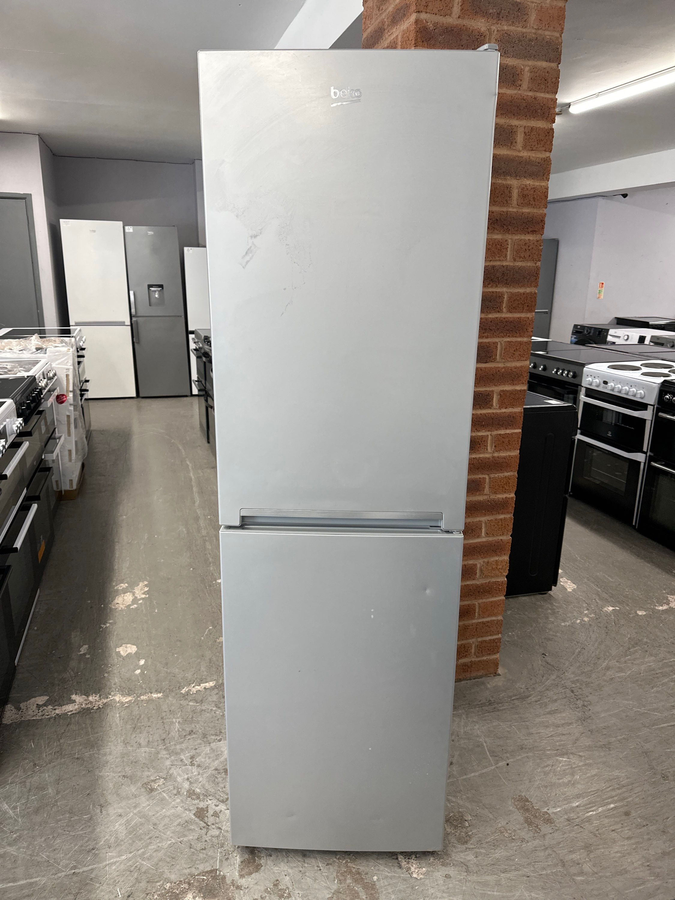 (841) Beko 50/50 Frost Free Fridge Freezer - CFG1582S