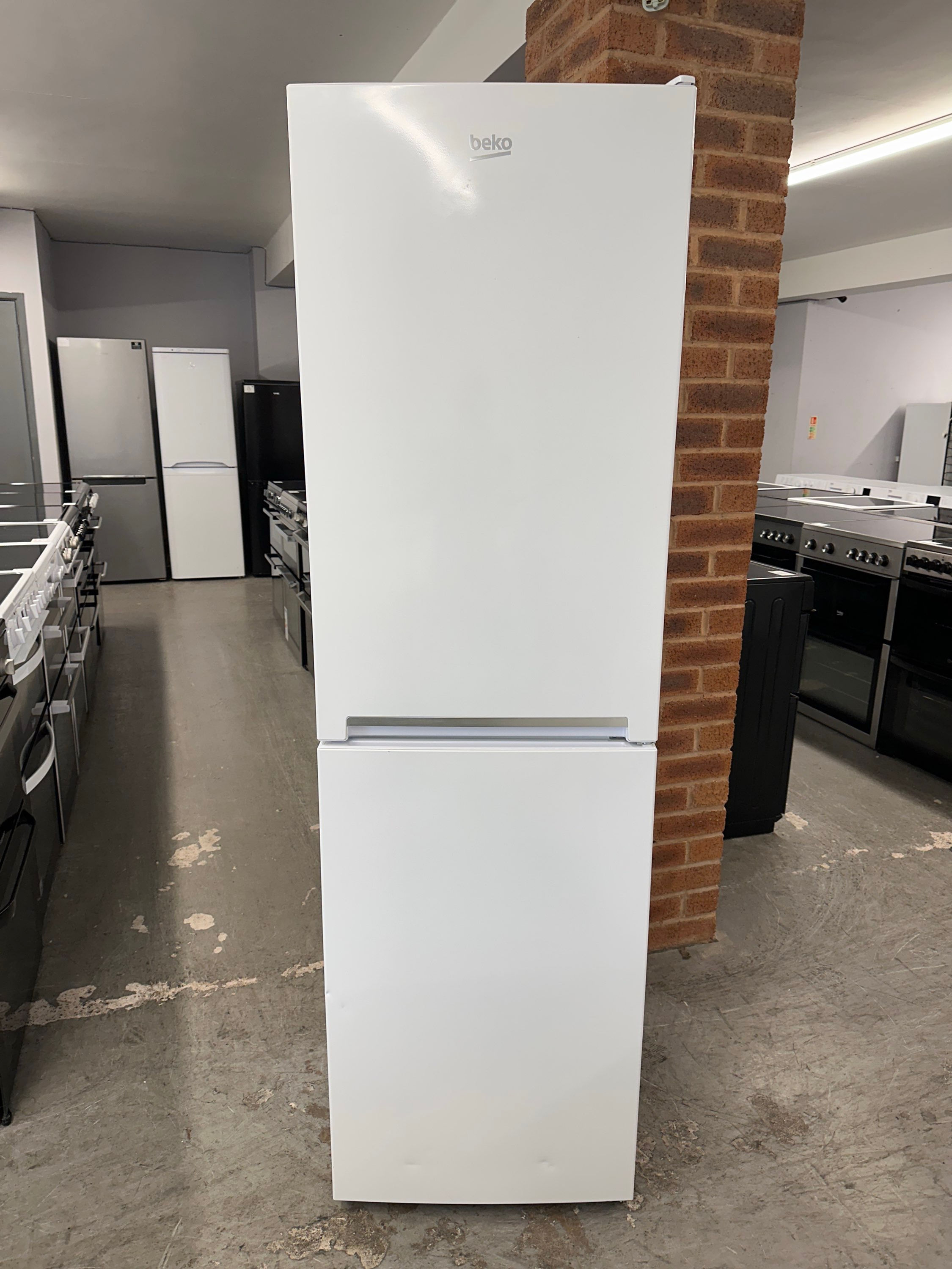 (190) Beko 50/50 Fridge Freezer - CSG1582W