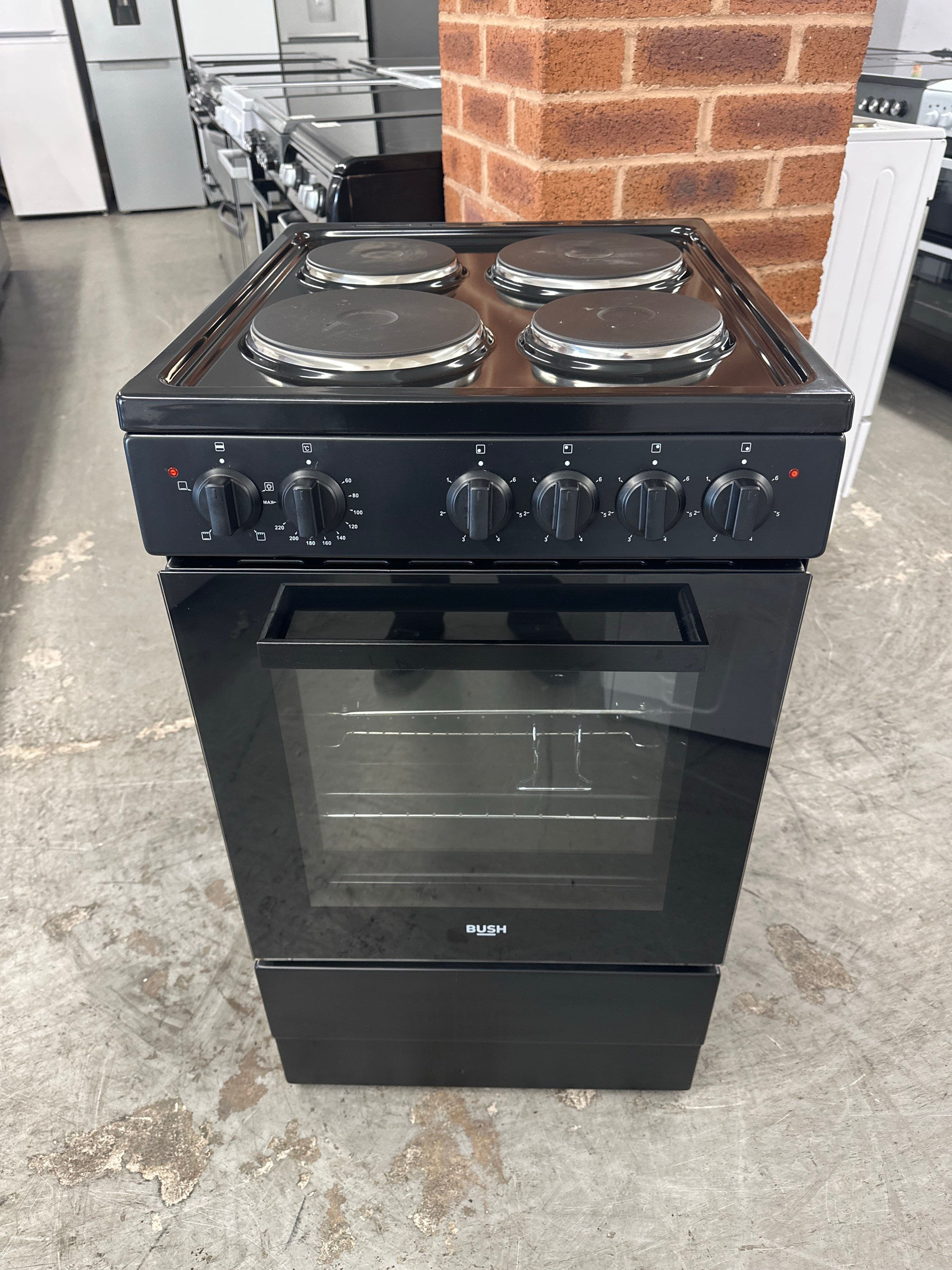 (931) Bush 50cm Solid Plate Electric Cooker - BESAW50B