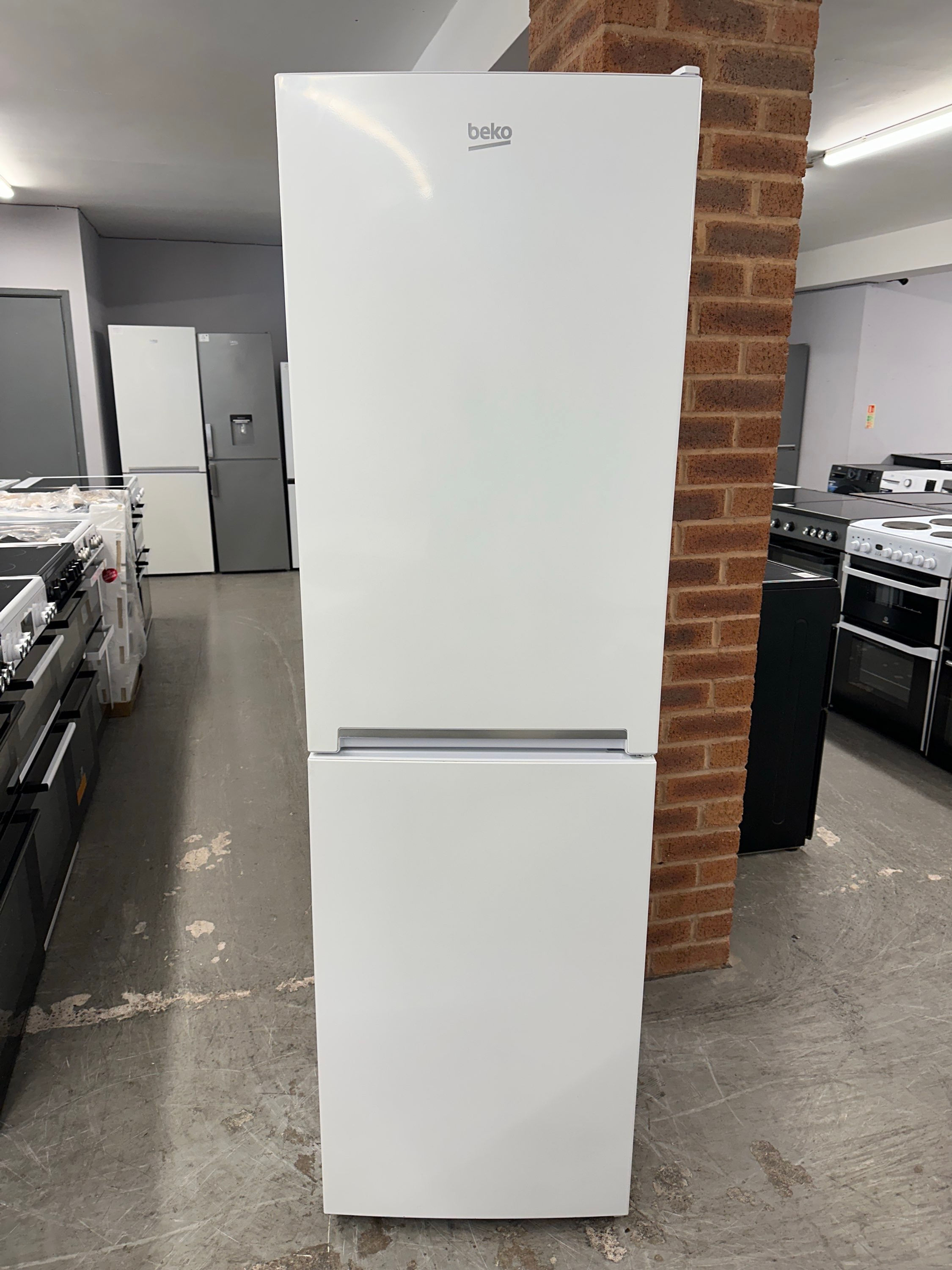 (837) Beko 50/50 Frost Free Fridge Freezer - CRFG1582W