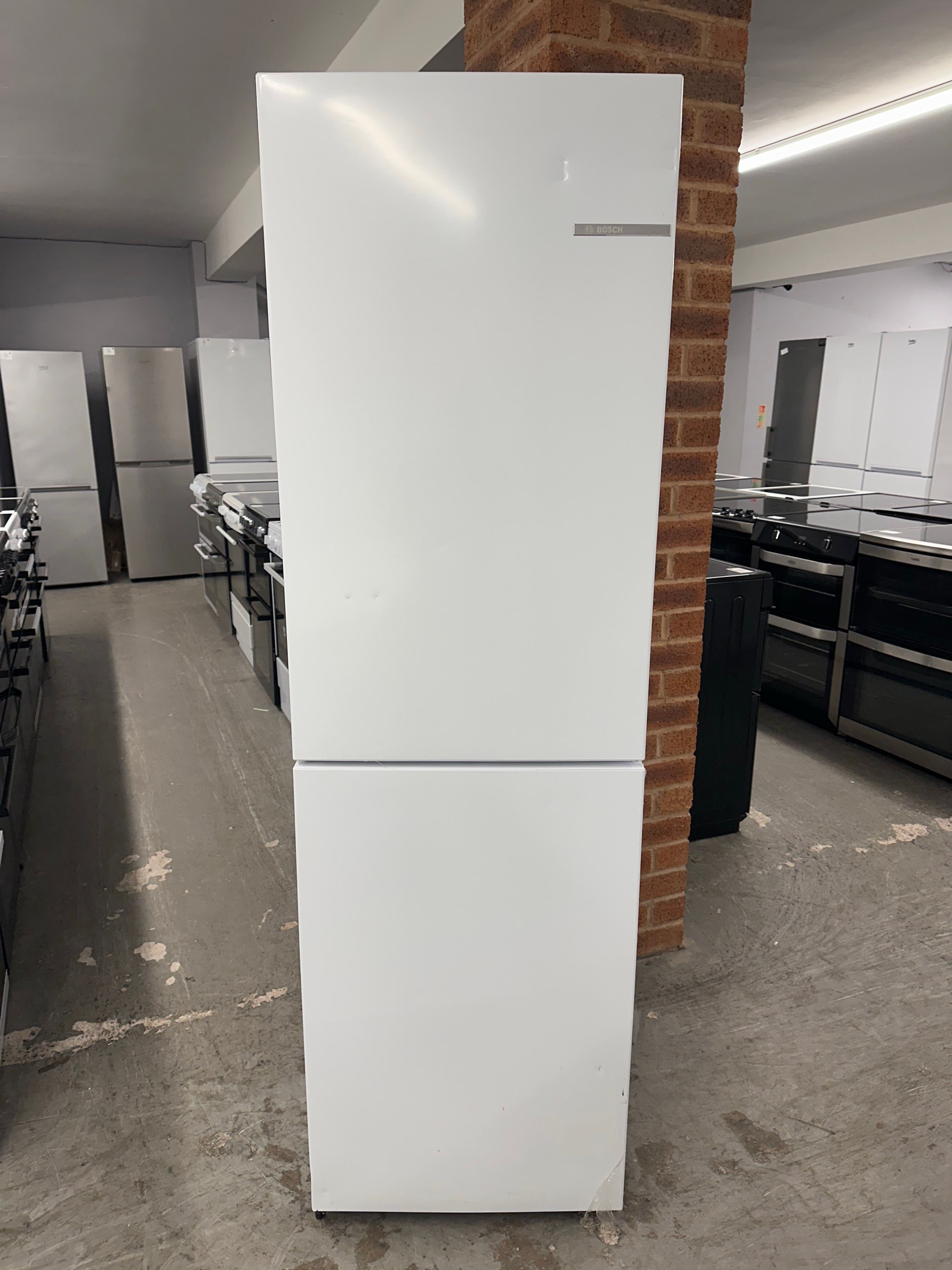 (481) Bosch 50/50 Fridge Freezer - KGN27NWEAG/01