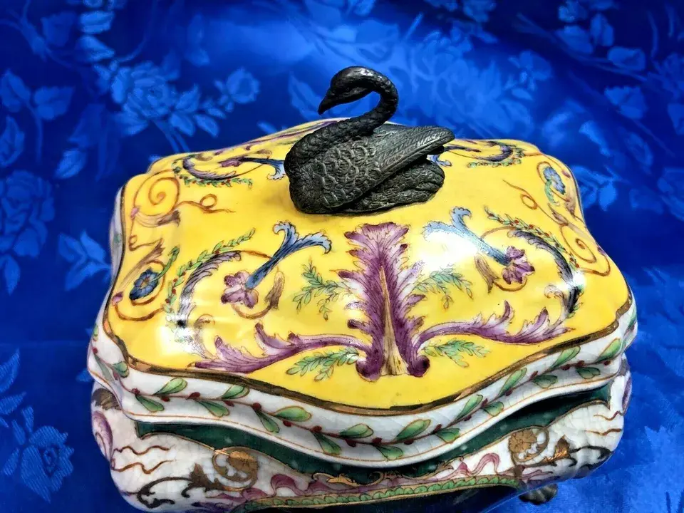Thumbnail: Chinese Export Porcelain & Brass Trinket Dresser Box Casket