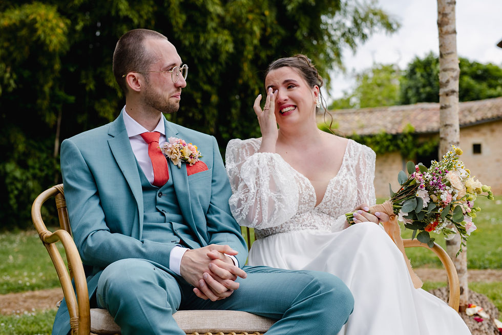 la mariée est émue pendant un discours