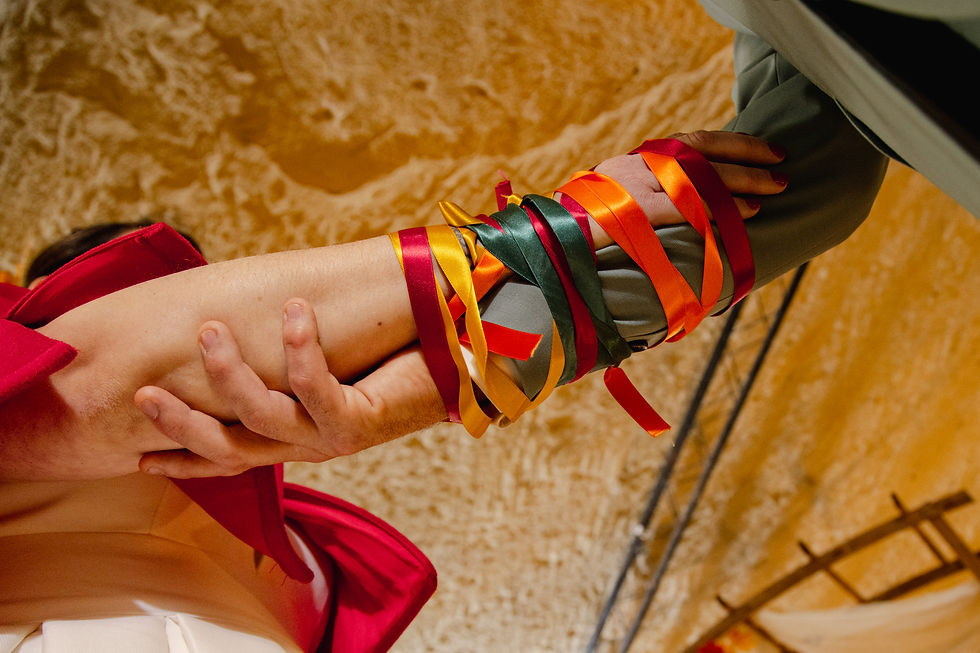 détail sur les rubans des mariés cérémonie laïque cave troglodyte