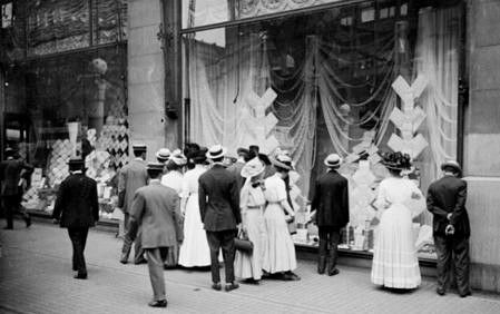 19. yy Marshall Fields (ilk departman mağaza firmalarından bir tanesi) Vitrini